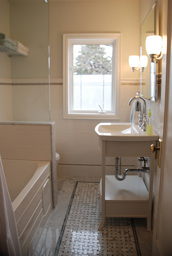 pencil tile, white subway tile, small bathroom design, small bathroom wall tile pattern