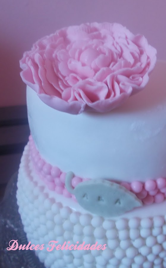 Tarta con perlas para boda
