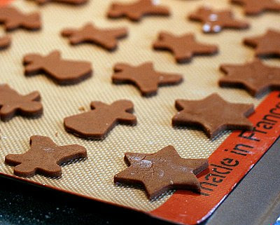 Angel and star cookies baking
