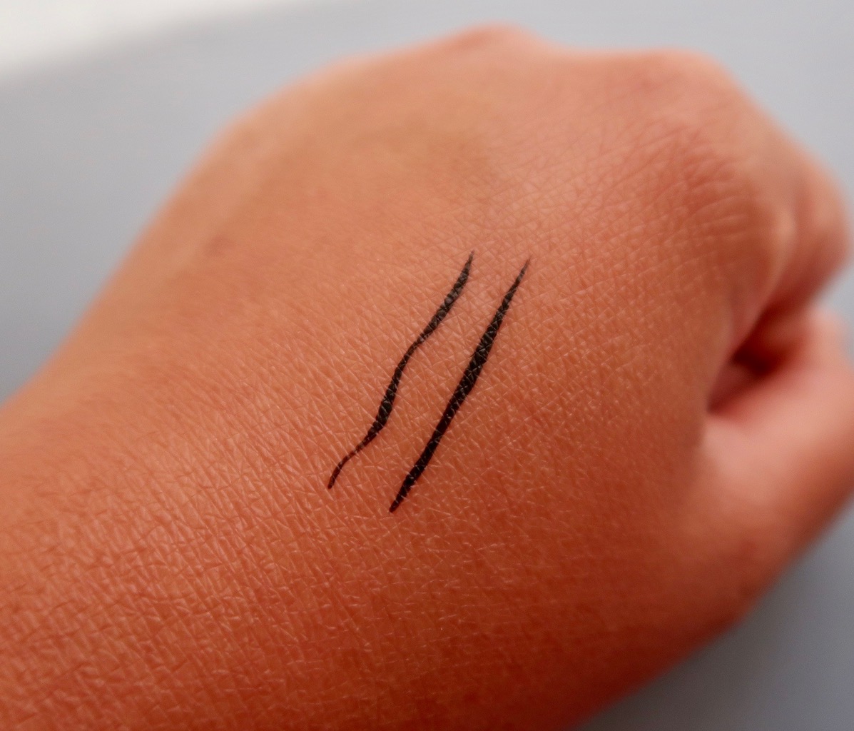 perma precision liquid eyeliner