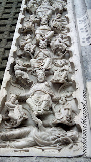 Detalhes do Duomo de GÊnova, passeio com guia em português