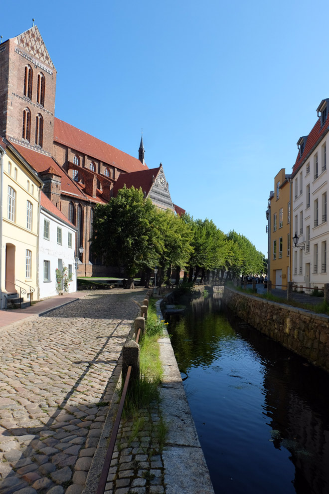 Ostsee | von Wismar bis Rostock, vorbei an Bad Doberan und zum Tee nach Warnemünde | Minza will Sommer Reisen in Deutschland, Urlaub in Deutschland, Mecklenburg Vorpommern, Shoppingtipps und Cafetipps in Wismar, Uni Rostock, Bad Doberan, Warnemünde, Ostsee, Pornobrunnen, Teepott, Architektur, Minza will Sommer