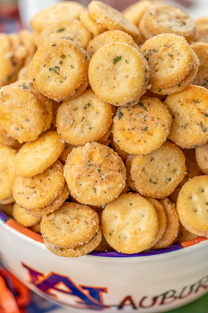 Cheesy Ranch Crackers - ritz bits tossed in a quick ranch mixture. SO good!!! Great for parties and in soups and chilis. We always have a bag in the pantry. Ritz Bits Cheese Sandwich Crackers, oil, Ranch mix, garlic powder. Can make in advance and store in an air-tight container. #tailgating #appetizer #ranch #cheese #partyfood Cheesy Ranch Crackers - ritz bits tossed in a quick ranch mixture. SO good!!! Great for parties and in soups and chilis. We always have a bag in the pantry. Ritz Bits Cheese Sandwich Crackers, oil, Ranch mix, garlic powder. Can make in advance and store in an air-tight container. #tailgating #appetizer #ranch #cheese #partyfood