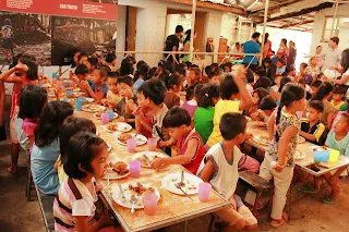 Feeding Street Children in the Philippines