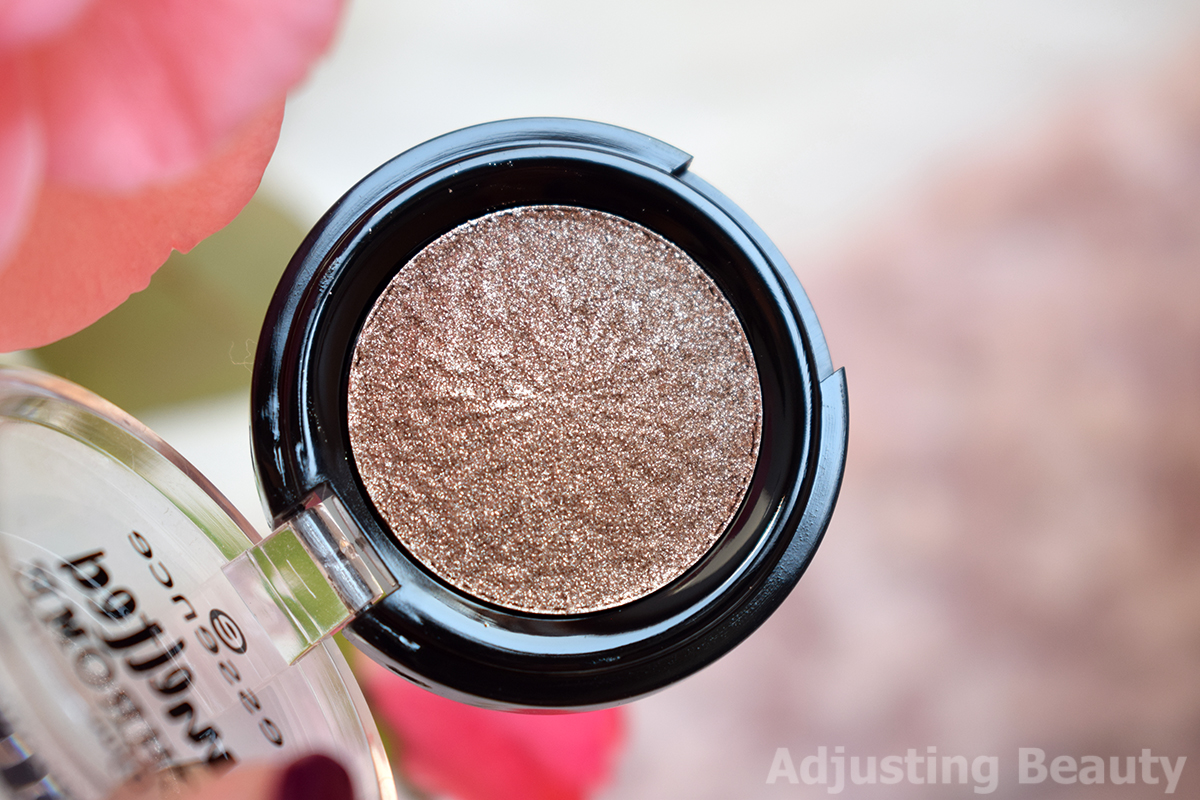 Review Essence Melted Chrome Eyeshadow, Camouflage+ Matt Review Essence Melted Chrome Eyeshadow, Camouflage+ Matt