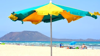 Piantare ombrellone spiaggia