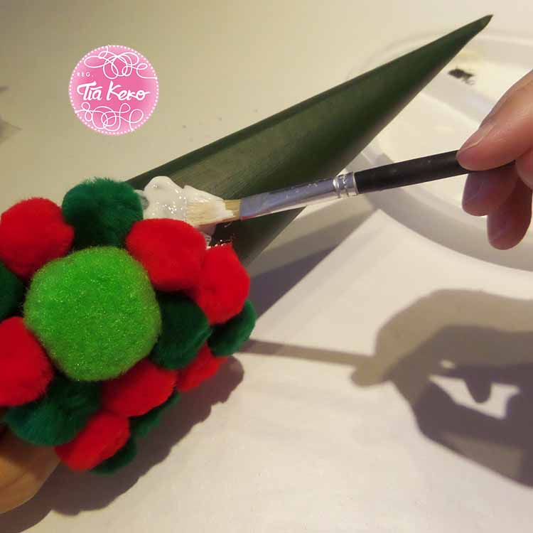 manualidades con niños y pompones