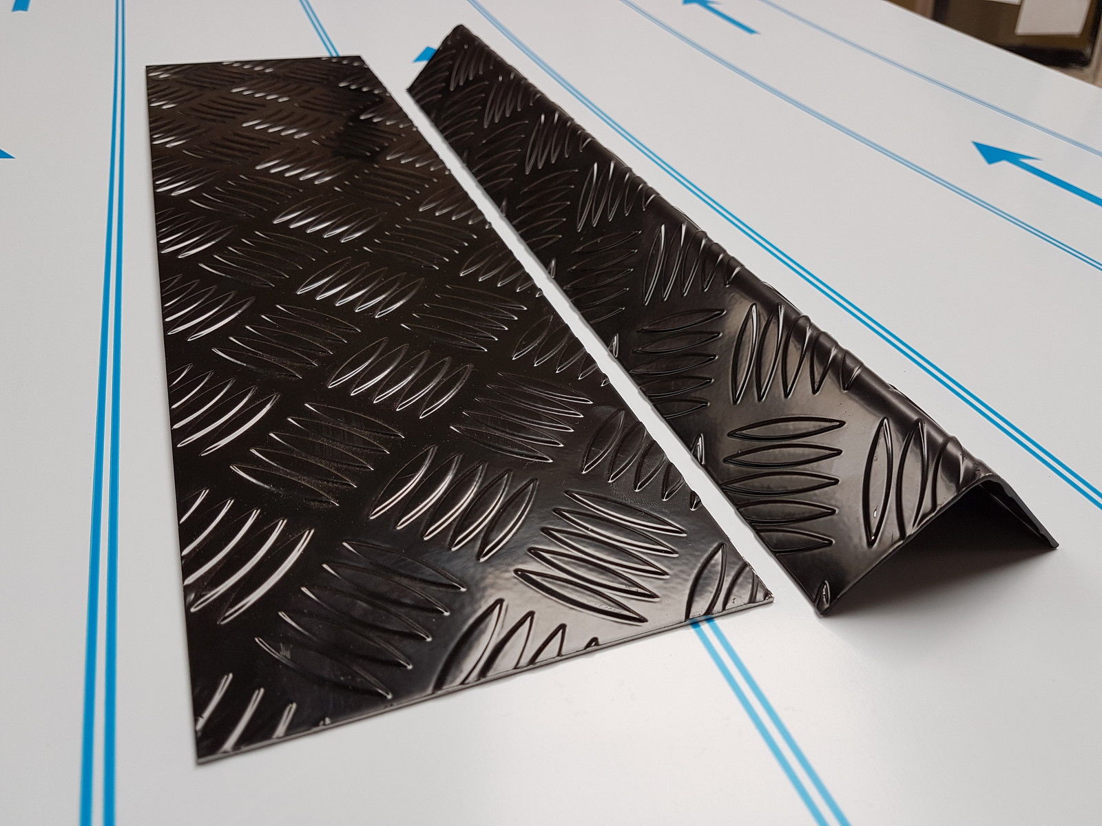 Landrover Defender Black Painted Aluminium Chequer Plate Cut Sheets