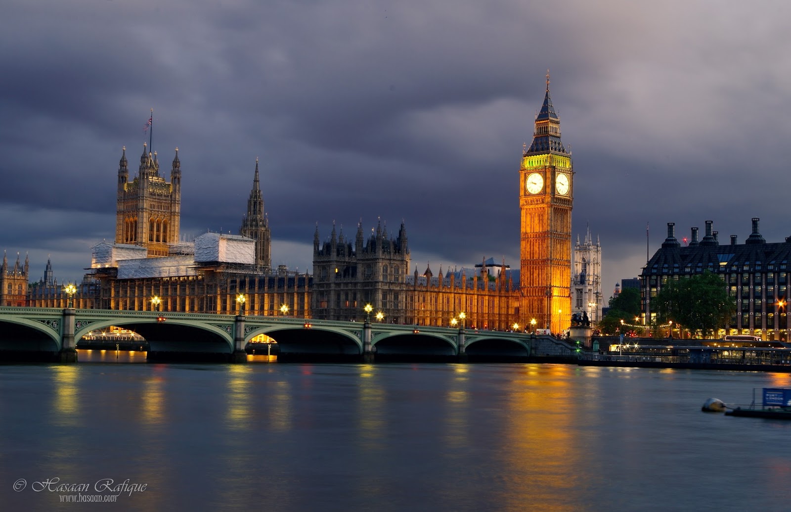 London RIver nude 961