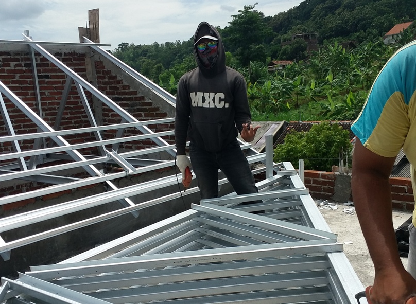 TUKANG ATAP BAJA RINGAN SEMARANG Tukang Atap Baja Ringan