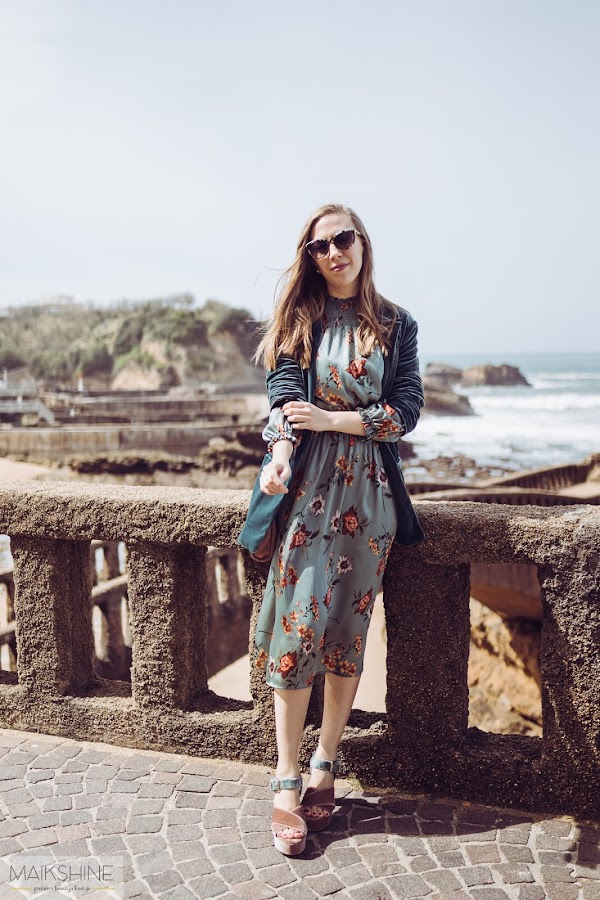 Look con vestido de flores