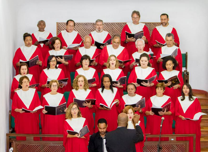 roupa de coral de igreja