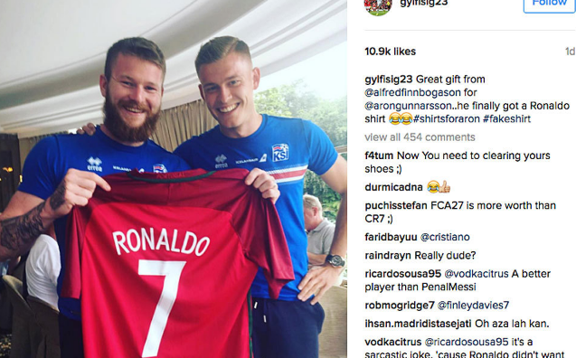 Islandia, Jersey Cristiano Ronaldo Akhirnya Di Perlihatkan Oleh Gunnarsson Islandia, Jersey Cristiano Ronaldo Akhirnya Di Perlihatkan Oleh Gunnarsson