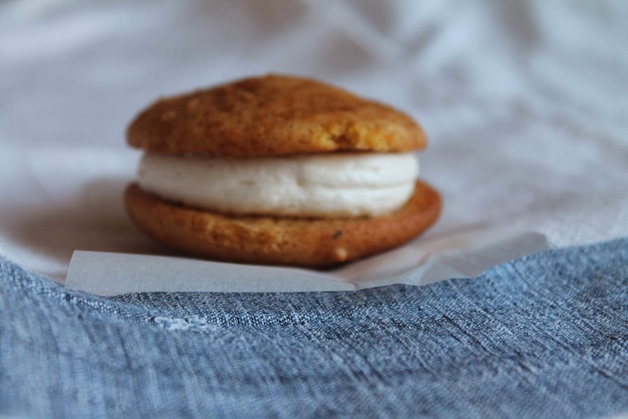 Whoopie pies de calabaza rellenos de crema de vainilla