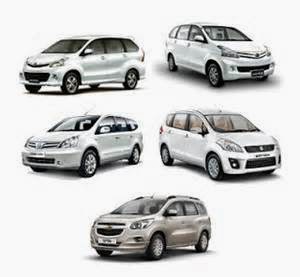 Desain Low MPV Xenia vs Avanza Saat ini, All New Avanza serta All New Xenia mempunyai perbedaan yang agak mencolok. All New Xenia saat ini tampak dengan penambahan lampu pada handle pintu, dan bumper depan serta bumper belakang yang berbentuk skid plate. Sesaat itu, lekukan-lekukan tajam yang bernama Veloz berikan sentuhan sporty pada bodi All New Avanza. Persamaan dari ke-2 mobil ini yaitu velgnya yang berdiameter 15 inci.