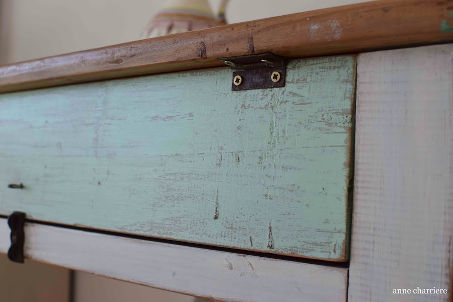 www.annecharriere.com, mesa tocinera, pintura de leche, nogalina, homestead house milk paint,