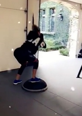 Pregnant Khloe Fires Back At Haters Who Criticised Her Workout Regime