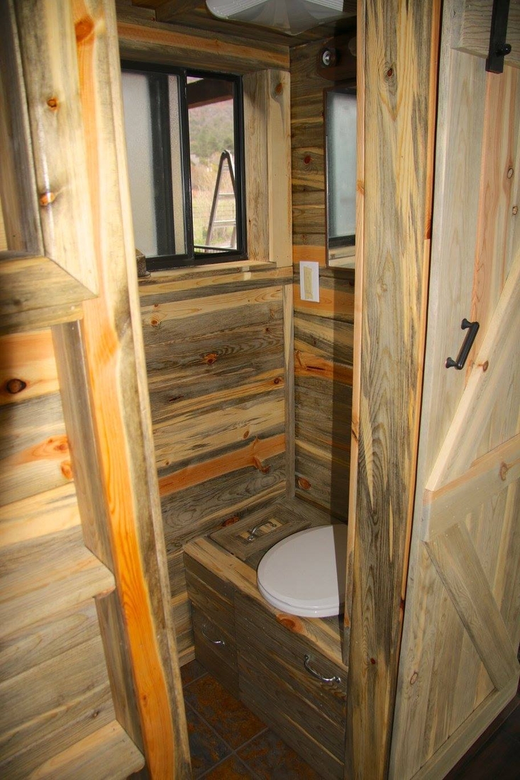 11-Jeremy-Matlock-Rogue-Valley-Tiny-Home-Construction-Architecture-with-the-Nautical-Tiny-House-on-Wheels-www-designstack-co