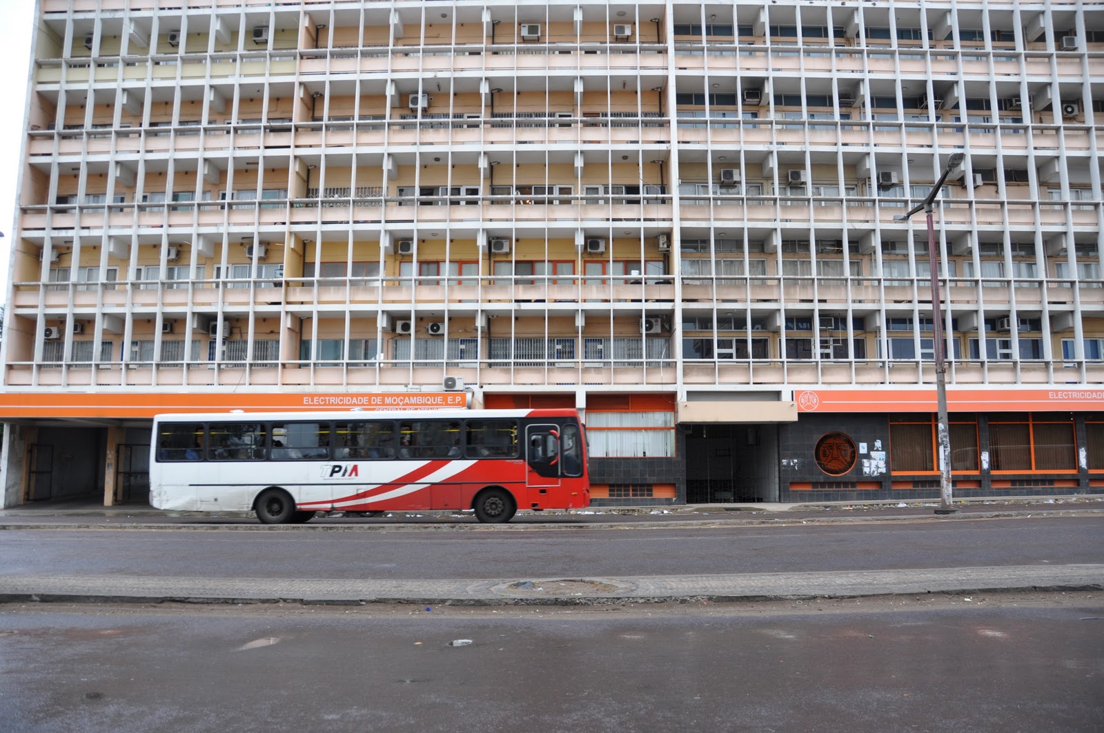 Development in Mozambique: Sistema de transporte público em Maputo ...