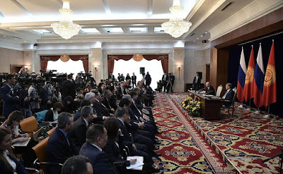 Joint news conference with President of Kyrgyzstan Almazbek Atambayev. Journalists, press, Putin, Atambayev.