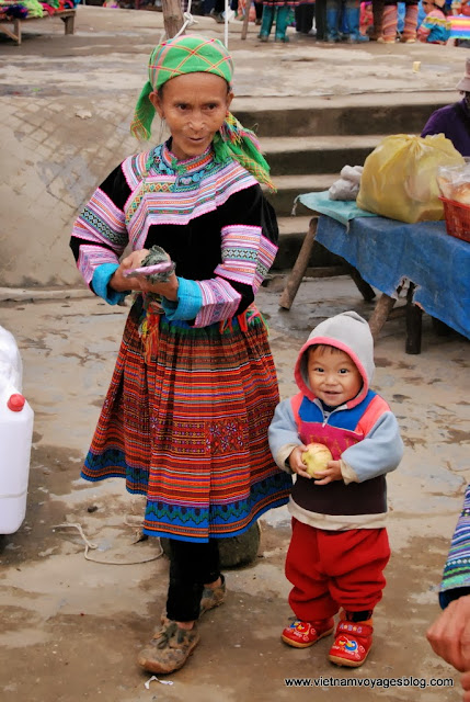 La gaiété des habitants au marché hebdomadaire à Bac Ha - Photo An Bui La gaiété des habitants au marché hebdomadaire à Bac Ha - Photo An Bui