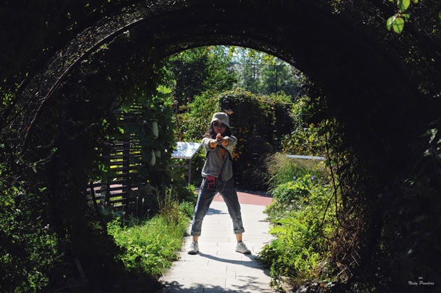 Wandering around in Die Garten Tulln, Austria. Naty Ponders Style Blog http://natyponders.blogspot.com. Photo by Michael K.