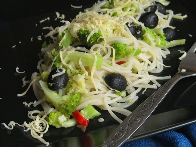Паста с брокколи и маслинами