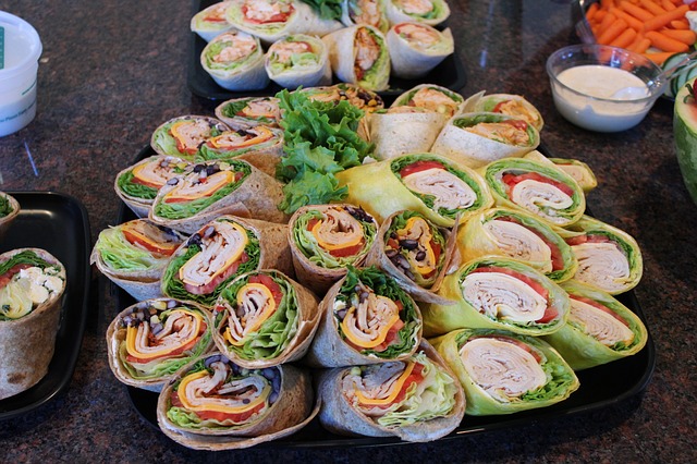 Street Food, Cuisine du Monde: Recette de wrap au poulet, sauce pesto