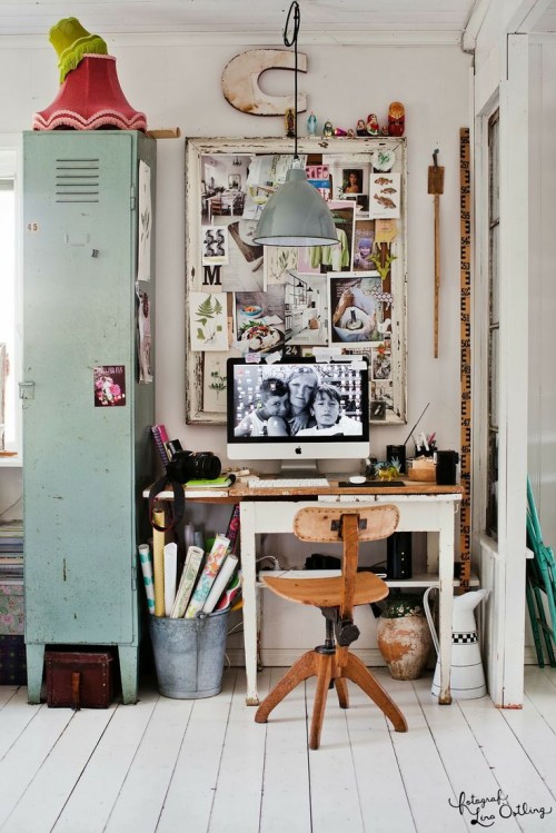 Despacho con taquilla vintage y muebles boho