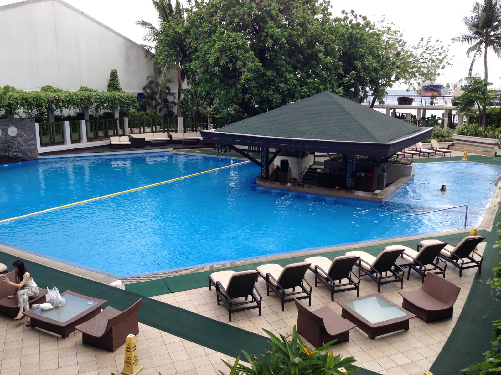 MrsMommyHolic Staycation at Manila Hotel