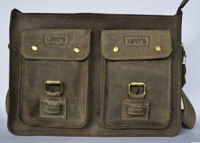 Tas Pria Selempang Louis Vuitton, Tas Pria Selempang Mont Blanc. Tas Pria Selempang Louis Vuitton, Tas Pria Selempang Mont Blanc.