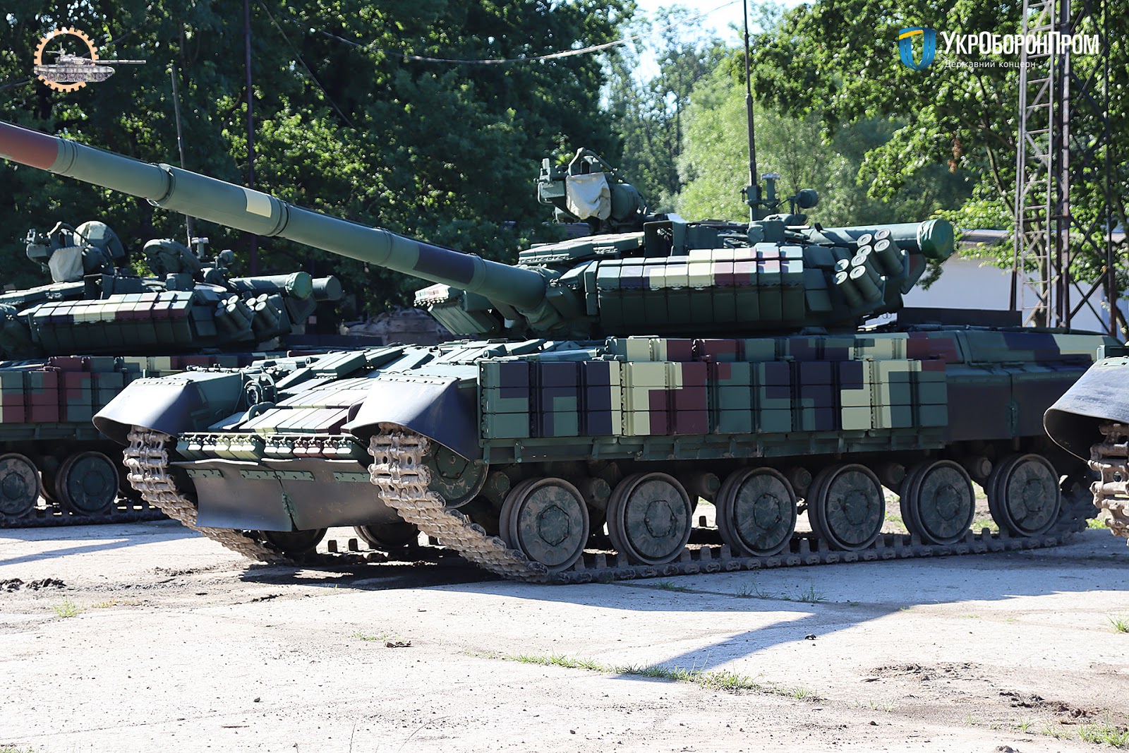 ЛБТЗ передав військовим партію модернізованих Т-64