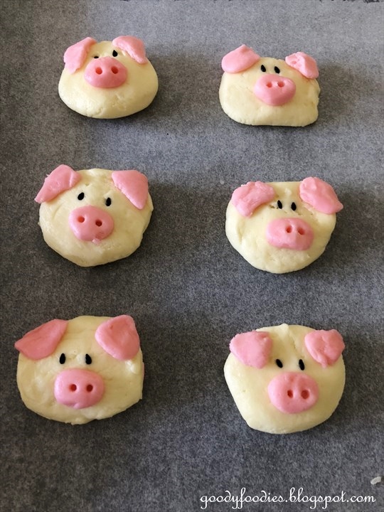 GoodyFoodies Recipe Cute Piggy German Cookies for CNY