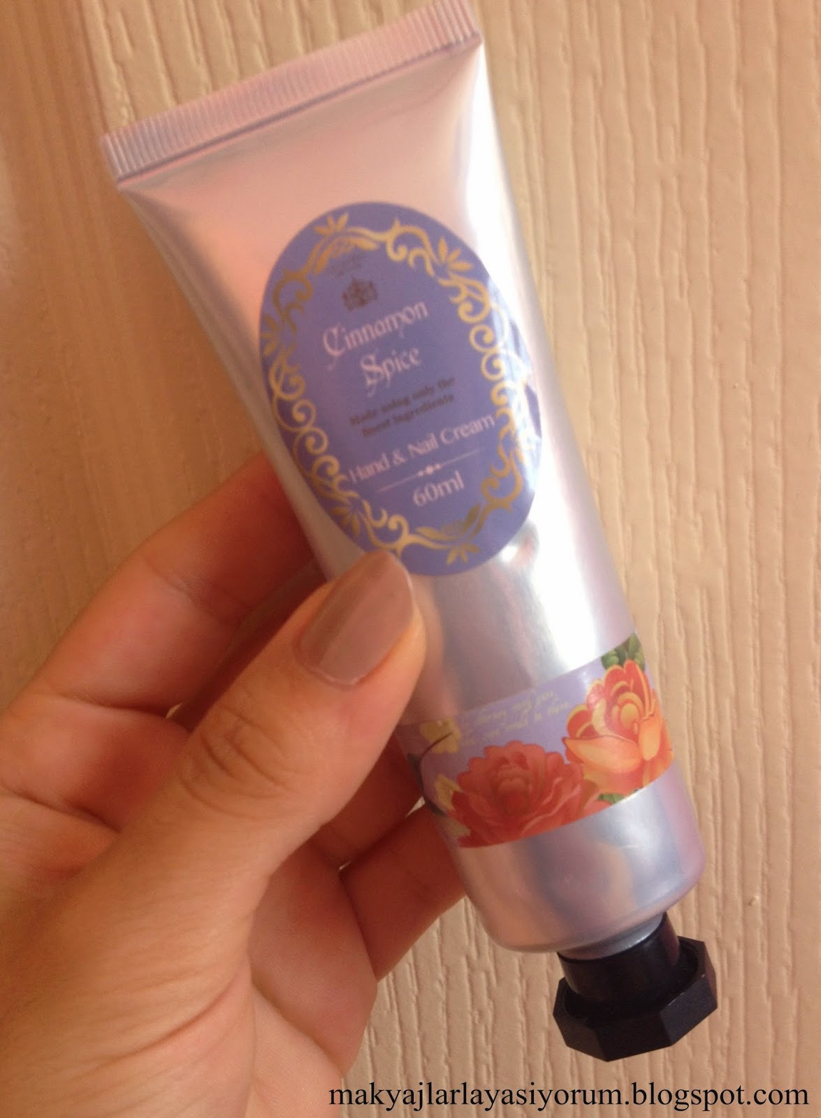 accentra shimmer luxury hand & nail cream