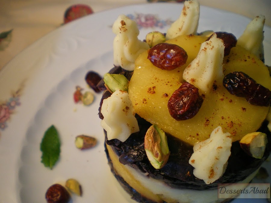 Tartita de lombarda confitada con manzanas y patatas