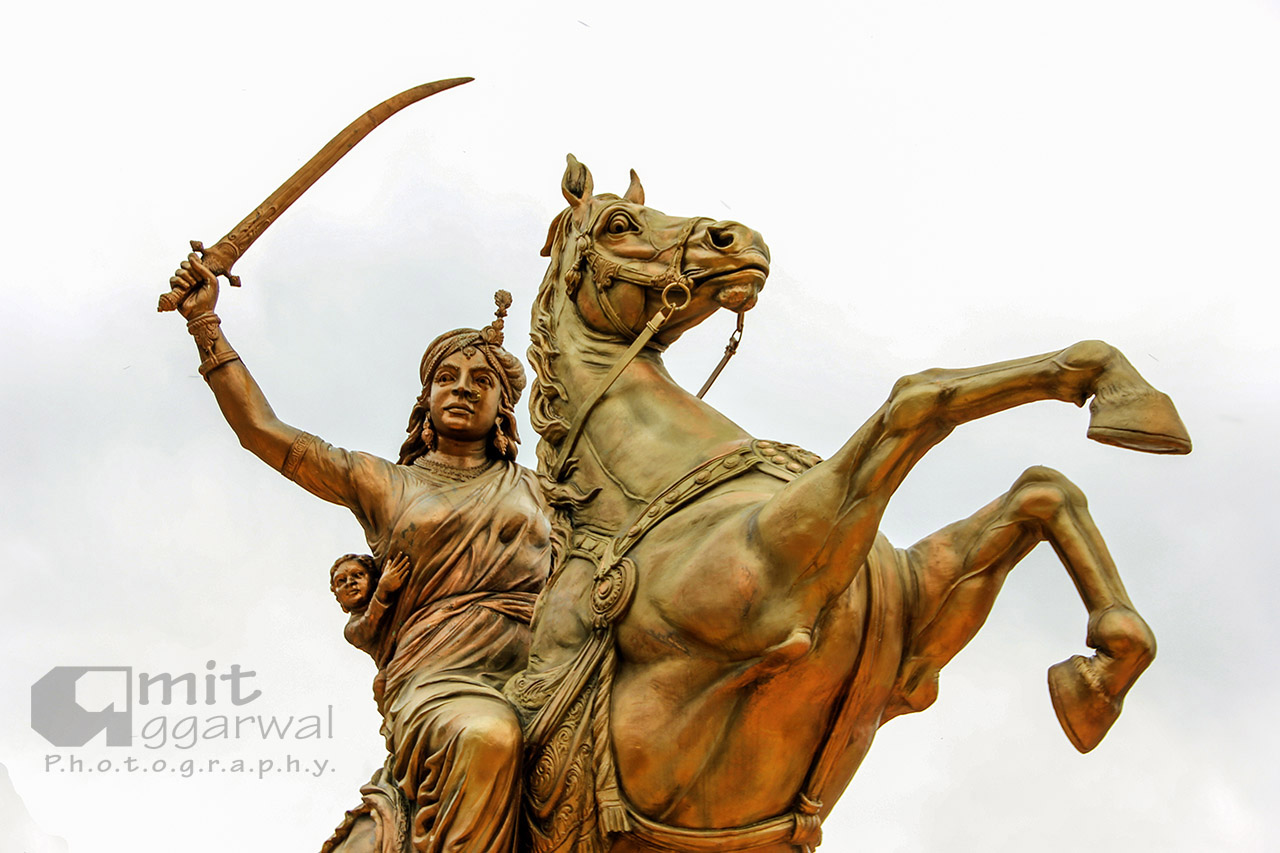 Incredible Places Amazing Photos Statue Of Queen Zenobia
