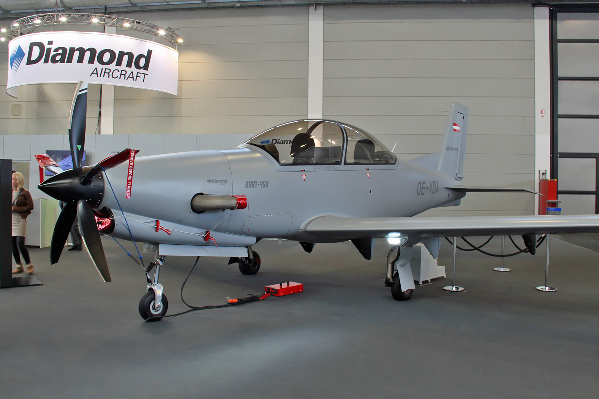Eastwings Diamond DART450 * Diamond Aircraft Industries GmbH * OEVDA
