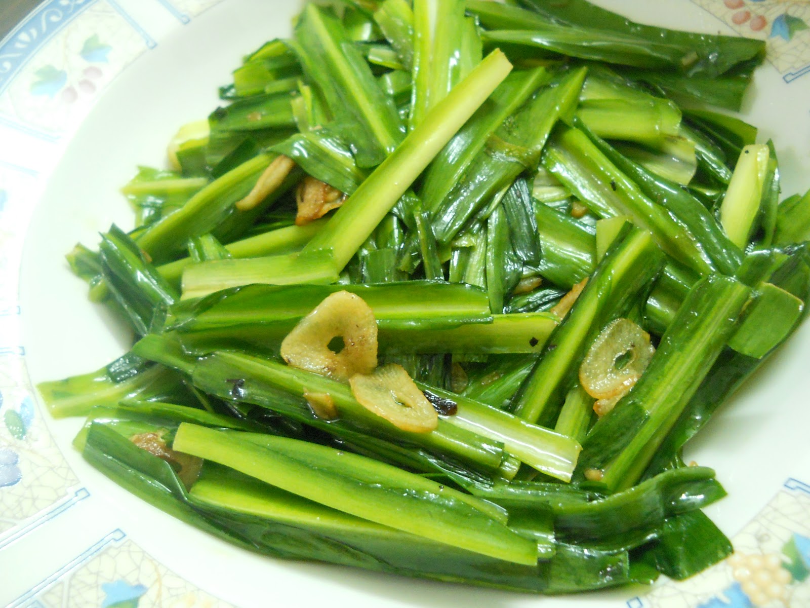 清炒白玉菇青龙菜 Stir-Fried Green Dragon Chives with Shimeji Mushroom - Nanyang ...