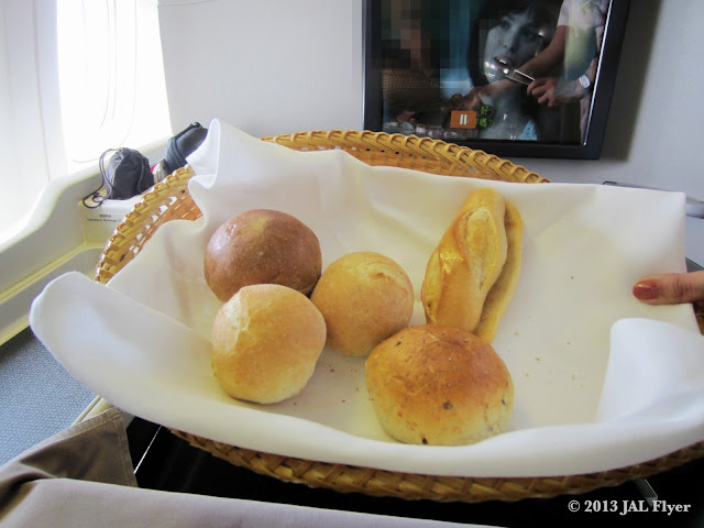 JAL First Class trip report on JL005 - Bread basket