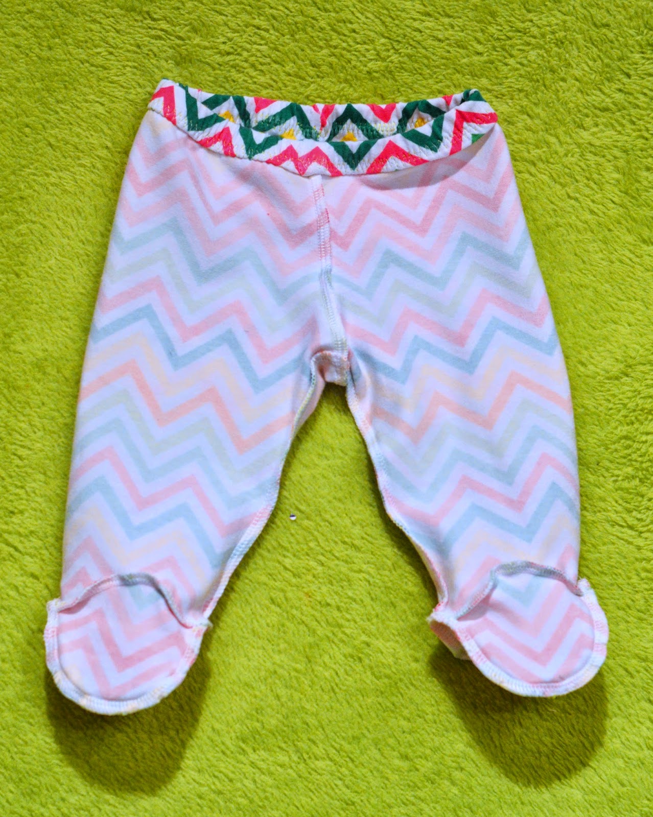 I believe I can sew... First new baby items a small serie of Sew