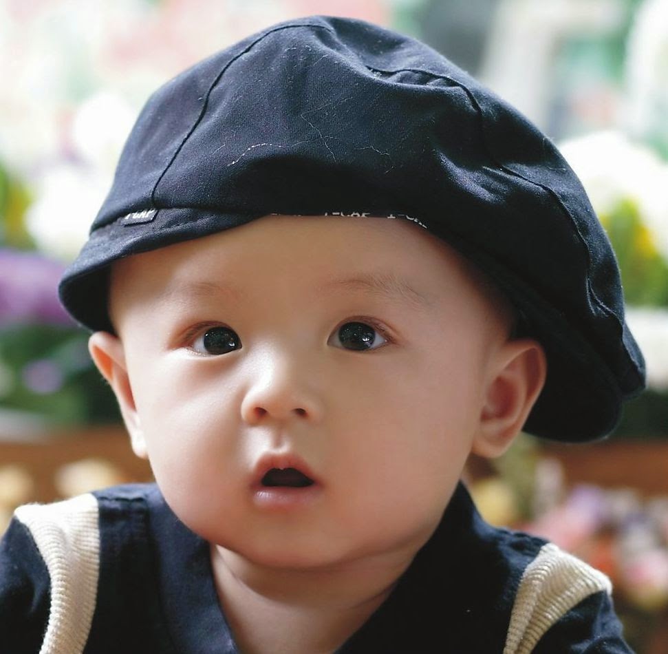 Foto Bayi Ganteng Asal Cina Pakai Topi