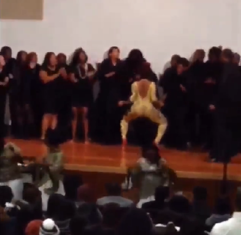 NIGERIAN TOP SECRET: Photos: Girl twerks seriously in church