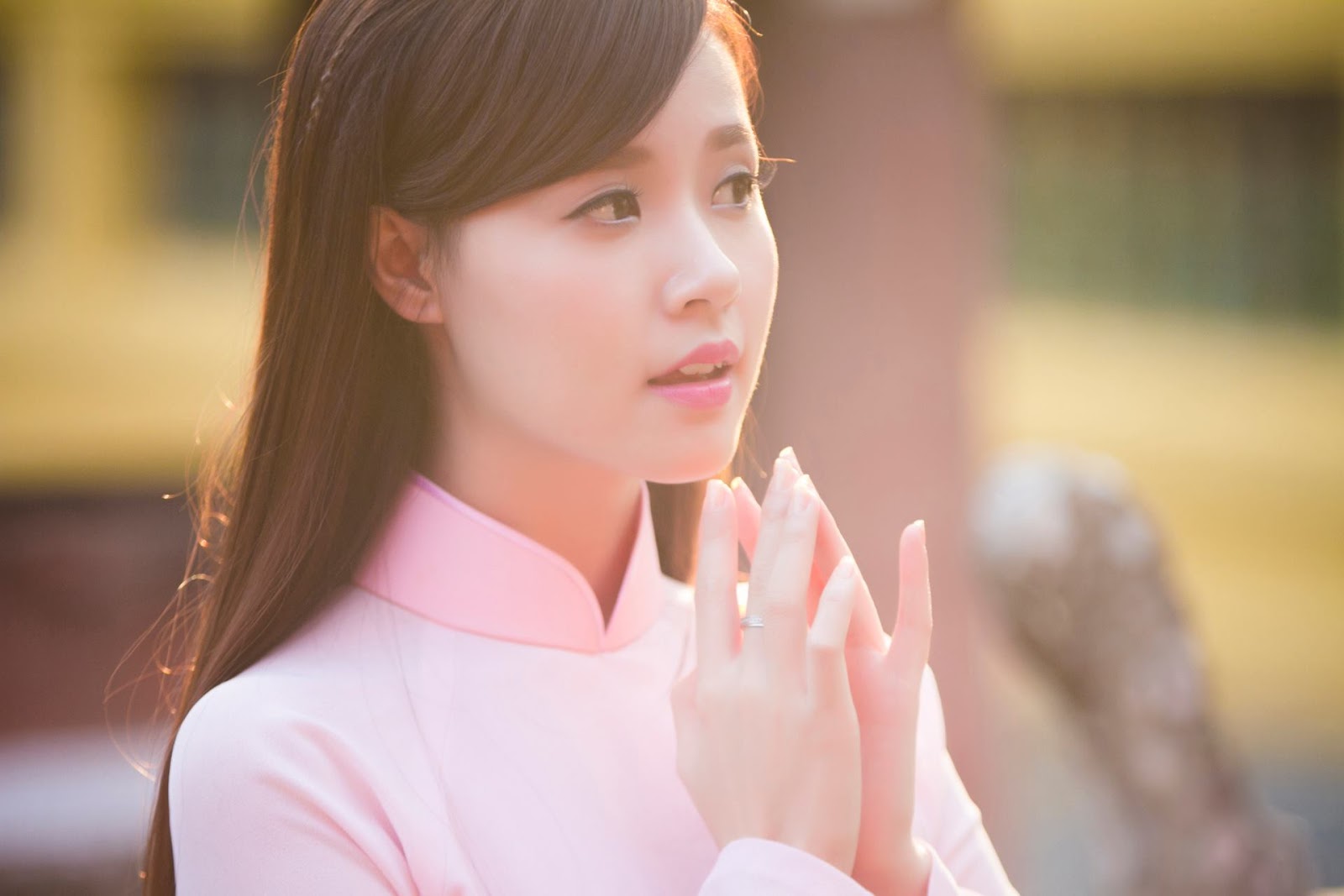 Hotgirl Midu đẹp dịu dàng trong áo dài