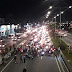 Motofreristas fecham BR-101 altura do Natal Shopping sentido Parnamirim