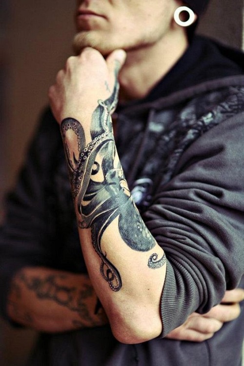tatuaje en antebrazo para hombre