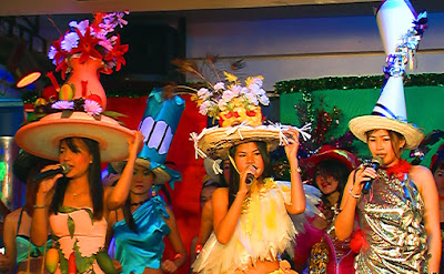 dance show girls in Phuket Town (2)