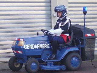 Gendarme_frances_en_tiempos_de_crisis