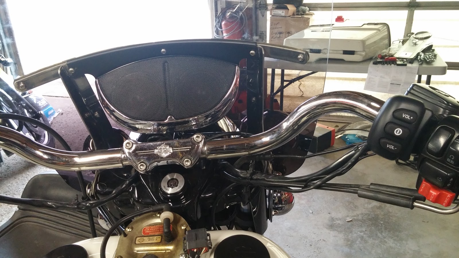 03 Road King Police My Review Boom! Audio Cruiser Windshield Mounted