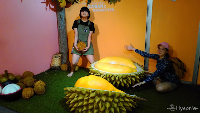 king and queen of fruit kingdom wonderfood museum penang