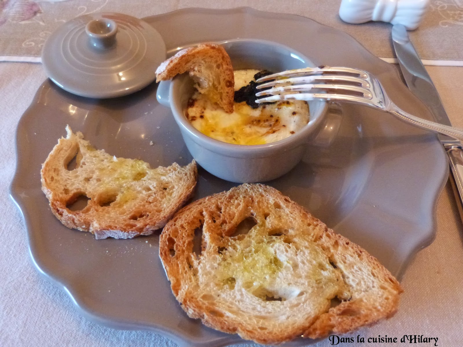 Dans la cuisine d'Hilary Oeuf cocotte à la truffe / Truffle egg casserole